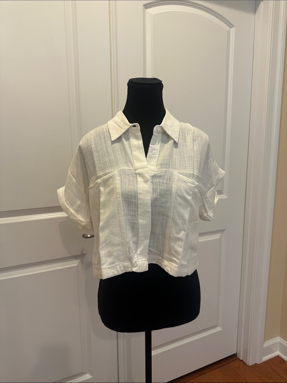 Forever 21 White Cropped Button-Up Collared Top